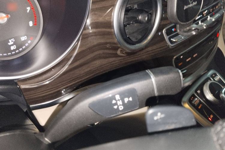 Used Mercedes-Benz V-Class 2016 V 260 Avantgarde Edition Gear Lever