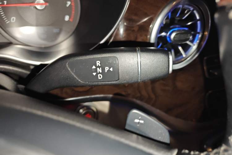 Used Mercedes-Benz V-Class 2016 V 260 Prestige Edition Gear Lever