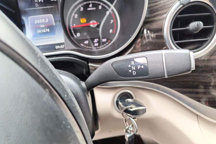 Used Mercedes-Benz V-Class 2016 V 260 Avantgarde Edition Gear Lever