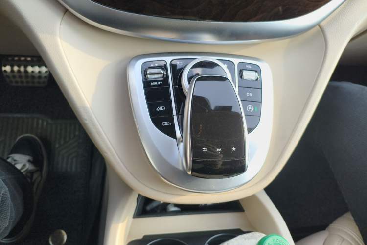 Used Mercedes-Benz V-Class 2016 V 260 L Prestige Extended Edition Gear Lever