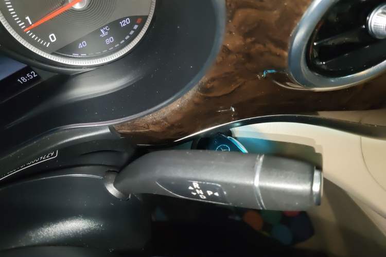 Used Mercedes-Benz V-Class 2016 V 260 Prestige Edition Gear Lever