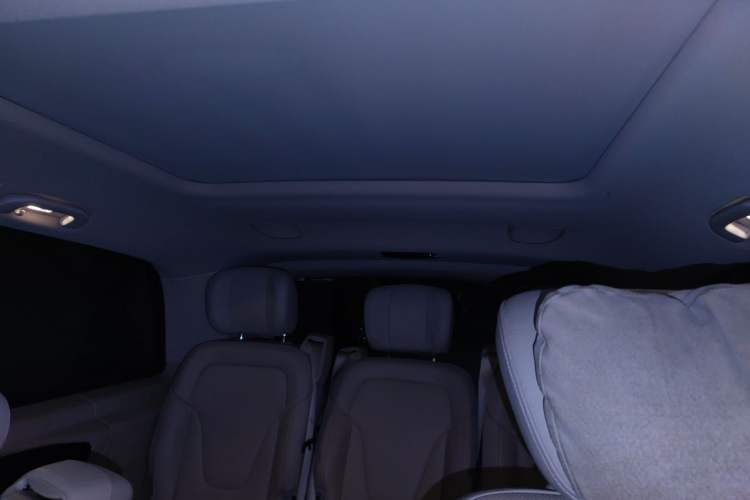 Used Mercedes-Benz V-Class 2016 V 260 Prestige Edition Headliner
