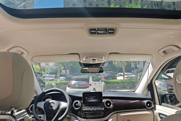 Used Mercedes-Benz V-Class 2016 V 260 Prestige Edition Headliner