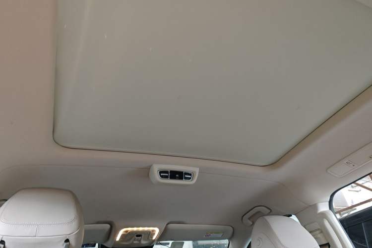 Used Mercedes-Benz V-Class 2016 V 260 L Prestige Extended Edition Headliner