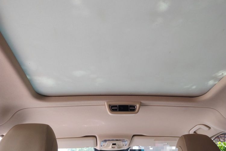 Used Mercedes-Benz V-Class 2016 V 260 L Prestige Extended Edition Headliner