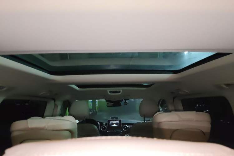 Used Mercedes-Benz V-Class 2016 V 260 Prestige Edition Headliner