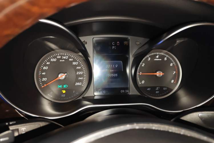 Used Mercedes-Benz V-Class 2016 V 260 Prestige Edition Instrument Cluster
