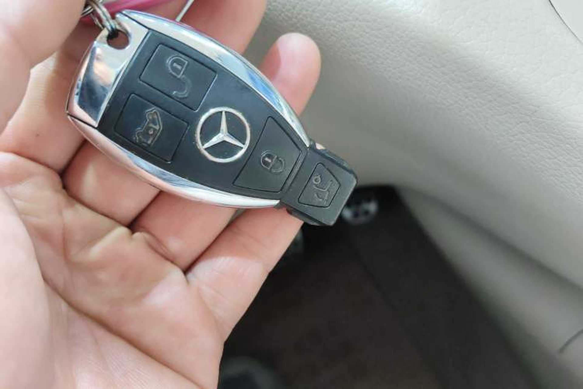 Used Mercedes-Benz V-Class 2016 V 260 L Prestige Extended Edition Interior 1