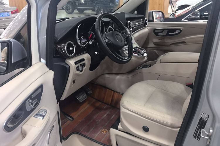 Used Mercedes-Benz V-Class 2016 V 260 Prestige Edition Interior 1