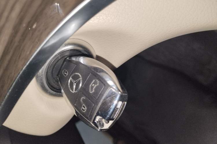 Used Mercedes-Benz V-Class 2016 V 260 Avantgarde Edition Interior 1