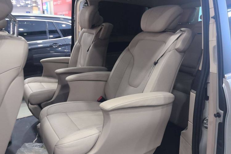 Used Mercedes-Benz V-Class 2016 V 260 Prestige Edition Interior 2