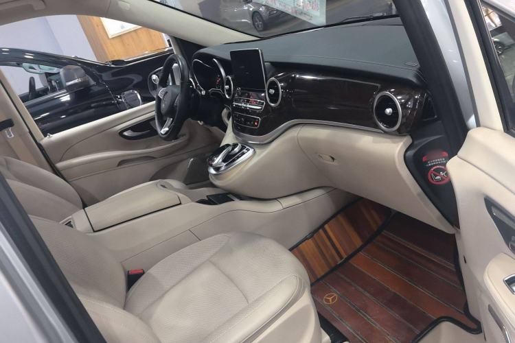 Used Mercedes-Benz V-Class 2016 V 260 Prestige Edition Interior 3