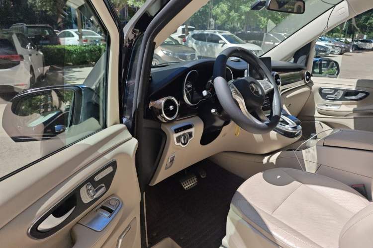 Used Mercedes-Benz V-Class 2016 V 260 Prestige Edition Interior 3