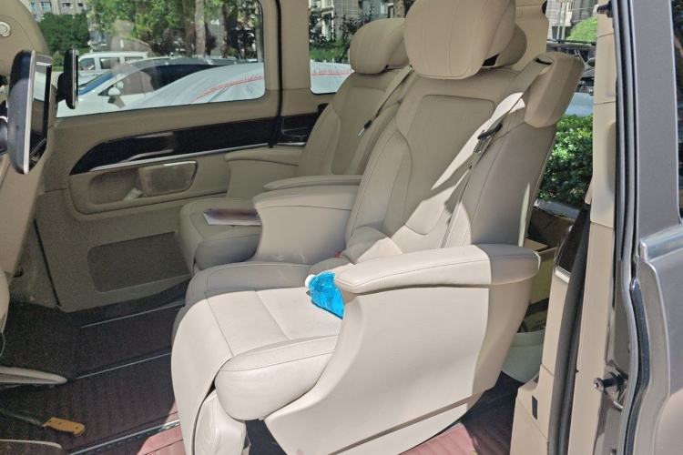 Used Mercedes-Benz V-Class 2016 V 260 Prestige Edition Interior 4