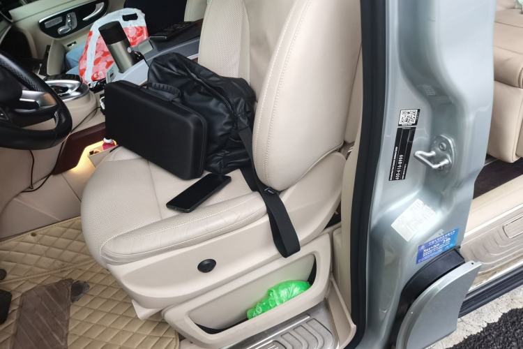 Used Mercedes-Benz V-Class 2016 V 260 Avantgarde Edition Left Front Seat