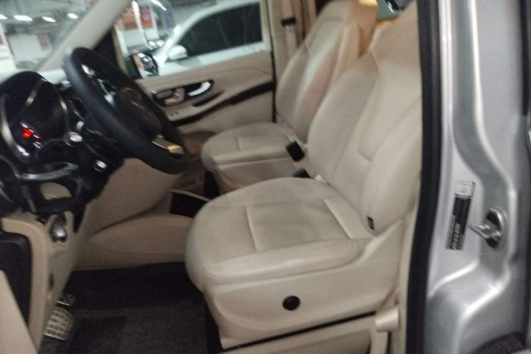 Used Mercedes-Benz V-Class 2016 V 260 Avantgarde Edition Left Front Seat