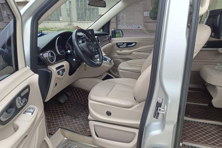 Used Mercedes-Benz V-Class 2016 V 260 Avantgarde Edition Left Front Seat