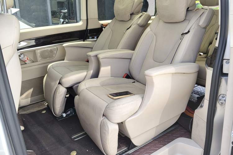 Used Mercedes-Benz V-Class 2016 V 260 L Prestige Extended Edition Left Rear Seat