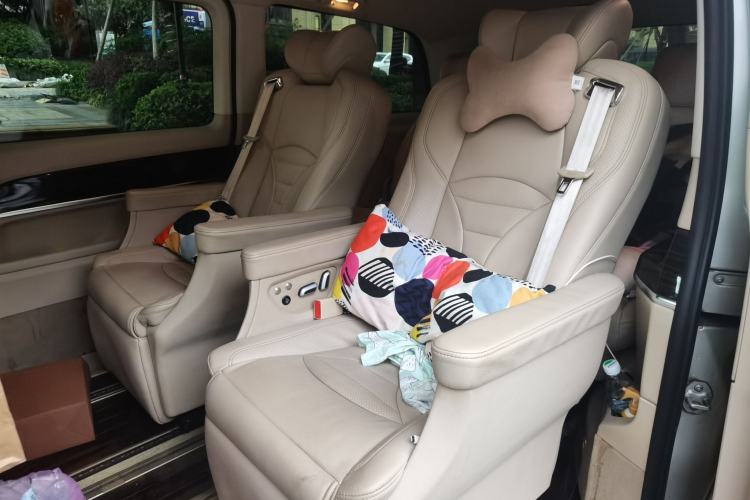 Used Mercedes-Benz V-Class 2016 V 260 Avantgarde Edition Left Rear Seat