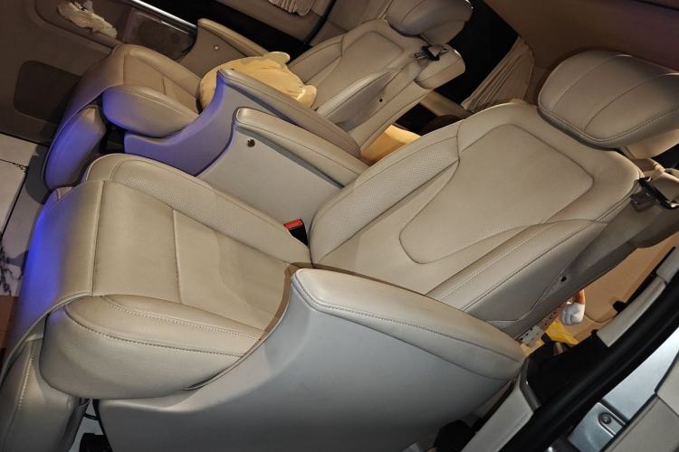 Used Mercedes-Benz V-Class 2016 V 260 Prestige Edition Left Rear Seat