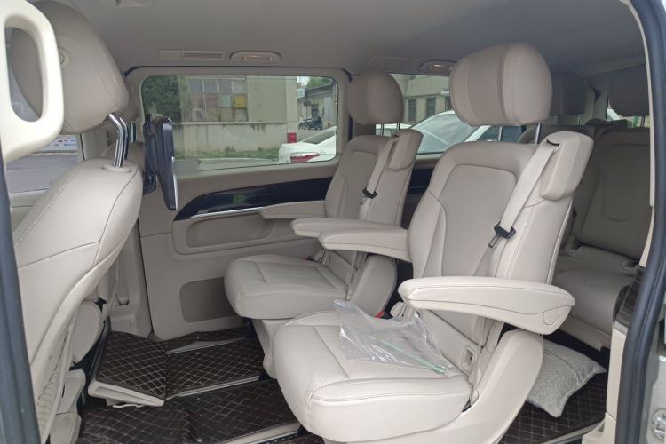 Used Mercedes-Benz V-Class 2016 V 260 Avantgarde Edition Left Rear Seat