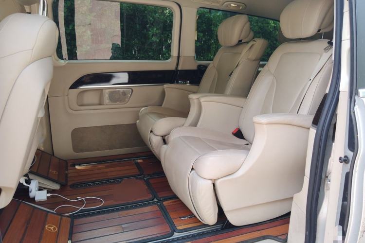 Used Mercedes-Benz V-Class 2016 V 260 L Prestige Extended Edition Left Rear Seat