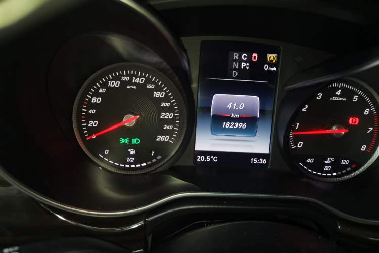 Used Mercedes-Benz V-Class 2016 V 260 Avantgarde Edition Odometer Close Up