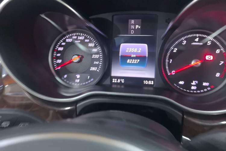 Used Mercedes-Benz V-Class 2016 V 260 Prestige Edition Odometer Close Up