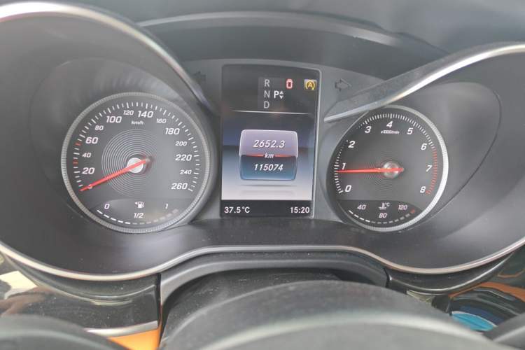 Used Mercedes-Benz V-Class 2016 V 260 Prestige Edition Odometer Close Up