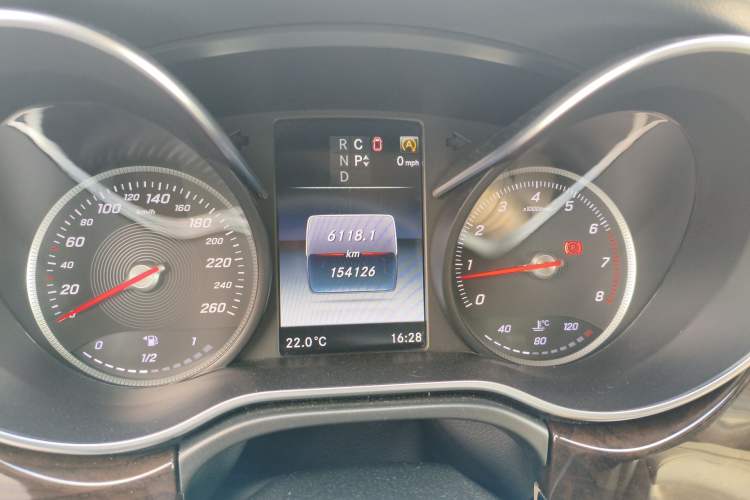 Used Mercedes-Benz V-Class 2016 V 260 L Prestige Extended Edition Odometer Close Up