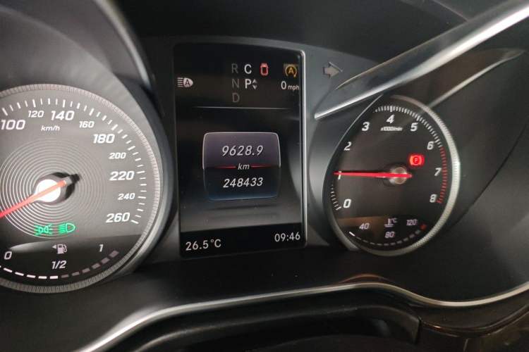 Used Mercedes-Benz V-Class 2016 V 260 L Prestige Extended Edition Odometer Close Up