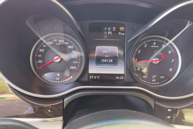 Used Mercedes-Benz V-Class 2016 V 260 L Prestige Extended Edition Odometer Close Up