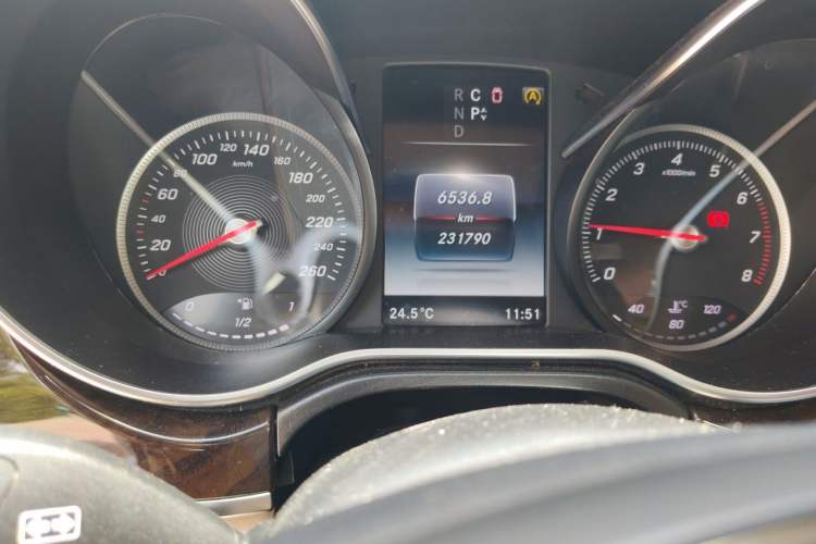 Used Mercedes-Benz V-Class 2016 V 260 L Prestige Extended Edition Odometer Close Up