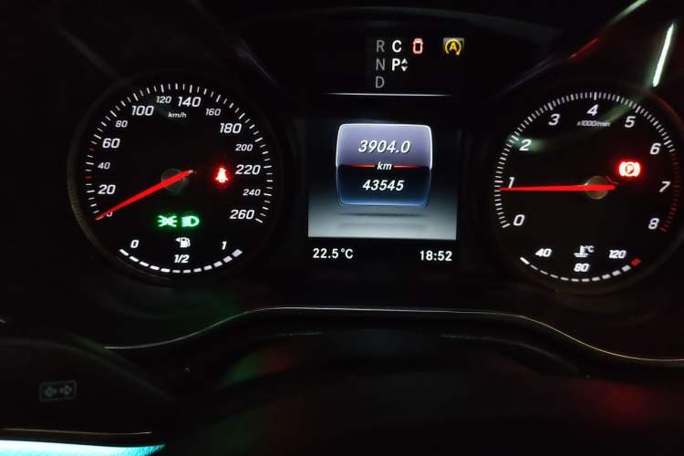 Used Mercedes-Benz V-Class 2016 V 260 Prestige Edition Odometer Close Up