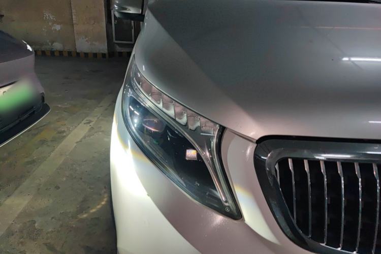 Used Mercedes-Benz V-Class 2016 V 260 Prestige Edition Right Front Headlight