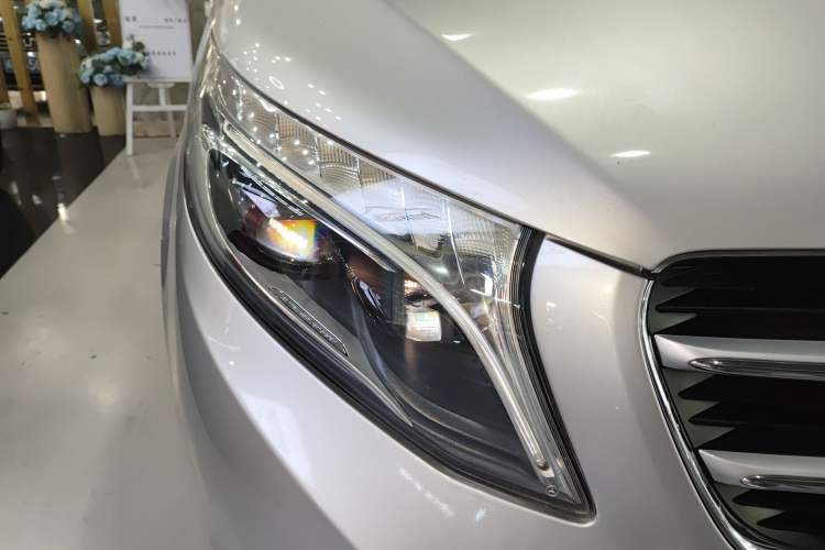 Used Mercedes-Benz V-Class 2016 V 260 Prestige Edition Right Front Headlight