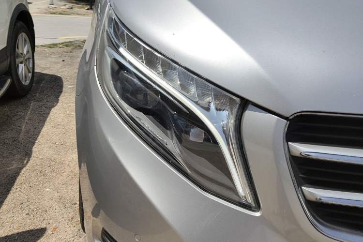 Used Mercedes-Benz V-Class 2016 V 260 L Prestige Extended Edition Right Front Headlight