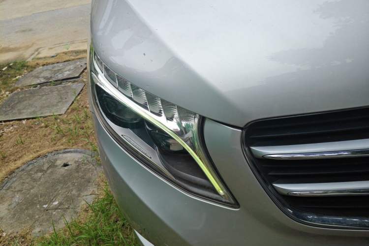 Used Mercedes-Benz V-Class 2016 V 260 Prestige Edition Right Front Headlight
