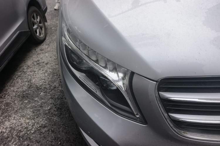 Used Mercedes-Benz V-Class 2016 V 260 L Prestige Extended Edition Right Front Headlight