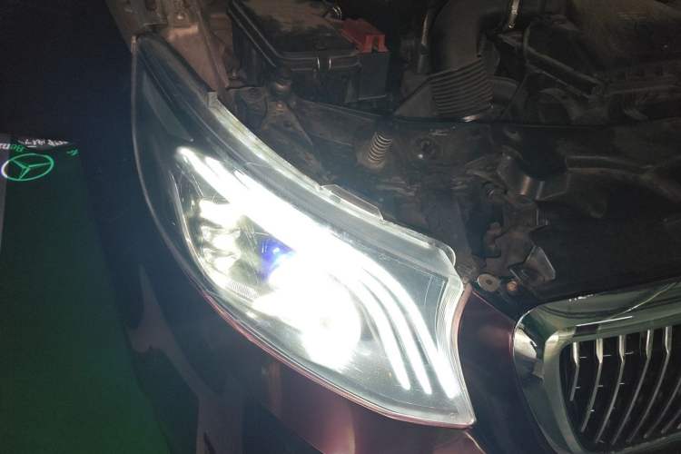 Used Mercedes-Benz V-Class 2016 V 260 Prestige Edition Right Front Headlight