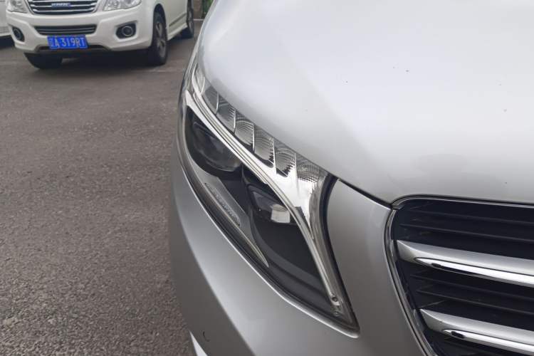 Used Mercedes-Benz V-Class 2016 V 260 Avantgarde Edition Right Front Headlight