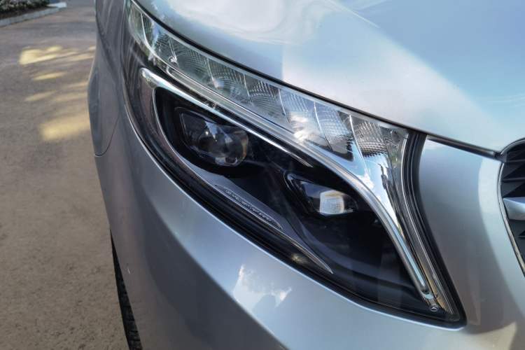 Used Mercedes-Benz V-Class 2016 V 260 L Prestige Extended Edition Right Front Headlight