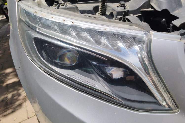 Used Mercedes-Benz V-Class 2016 V 260 L Prestige Extended Edition Right Front Headlight