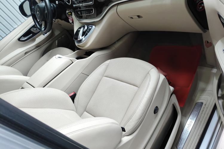 Used Mercedes-Benz V-Class 2016 V 260 L Prestige Extended Edition Right Front Seat