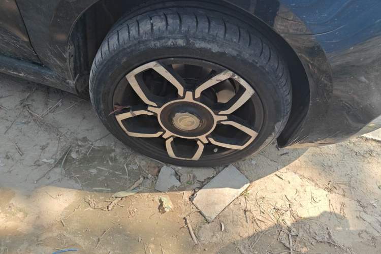 Used Mercedes-Benz V-Class 2016 V 260 Prestige Edition Right Front Wheel Hub
