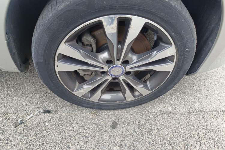 Used Mercedes-Benz V-Class 2016 V 260 Avantgarde Edition Right Front Wheel Hub
