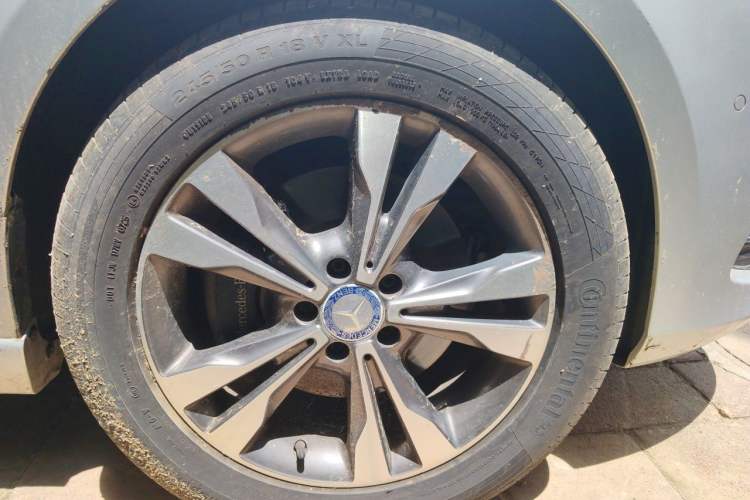 Used Mercedes-Benz V-Class 2016 V 260 L Prestige Extended Edition Right Front Wheel Hub