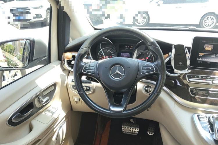 Used Mercedes-Benz V-Class 2016 V 260 L Prestige Extended Edition Steering Wheel