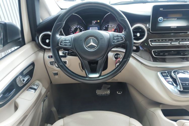 Used Mercedes-Benz V-Class 2016 V 260 L Prestige Extended Edition Steering Wheel