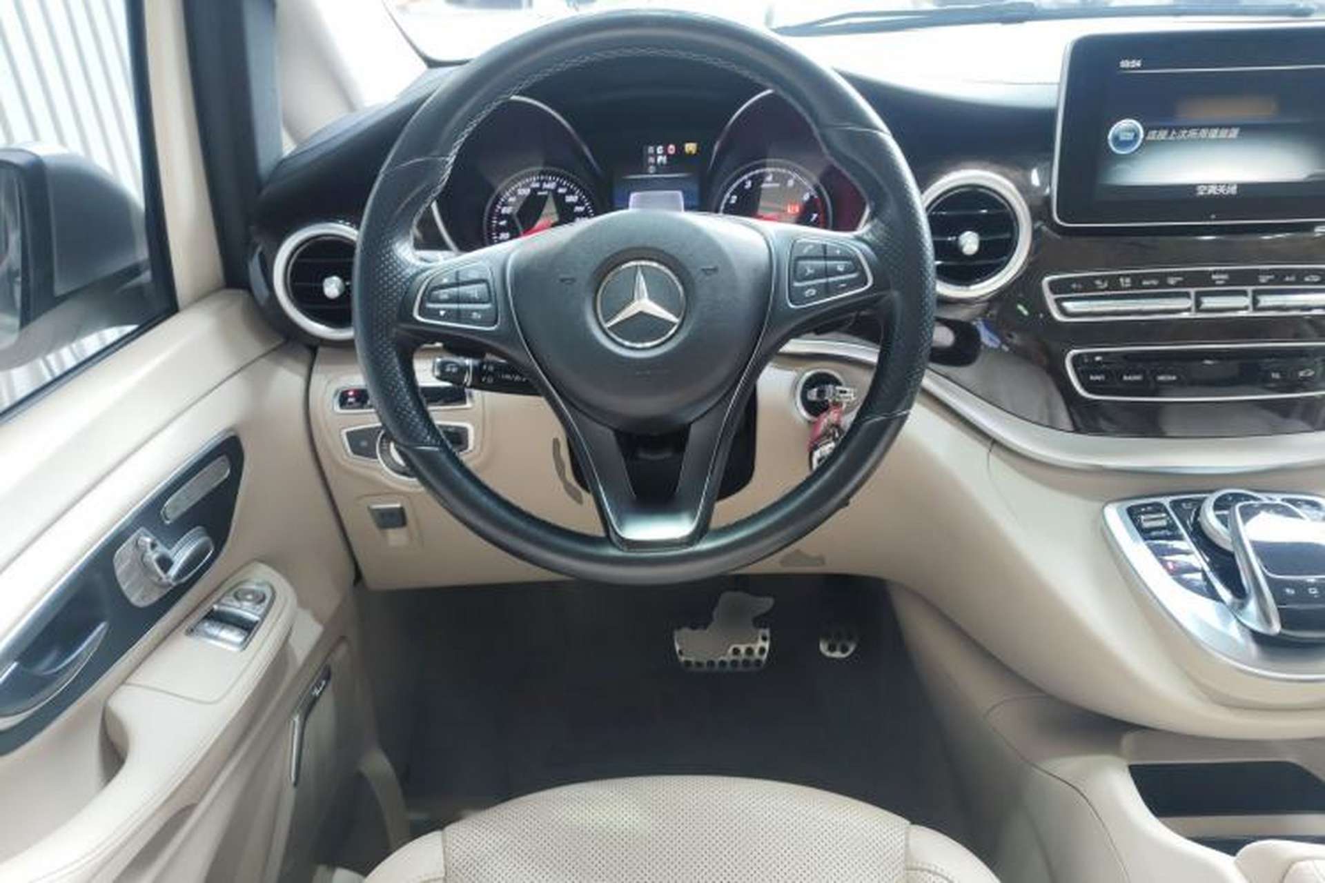 Used Mercedes-Benz V-Class 2016 V 260 L Prestige Extended Edition Steering Wheel
